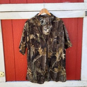 Men’s Columbia jersey button up